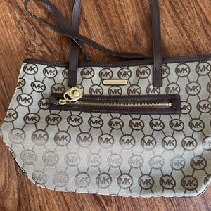 Michael kors tote